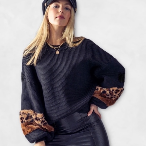 pretty and comfy!! Black/Leopard Fleece/knit pullover sweater. Great quality - Picture 4 of 7